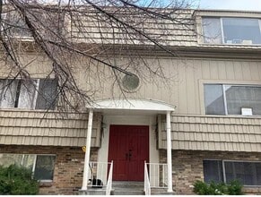 Building Photo - 2220 E Murray Holladay Rd