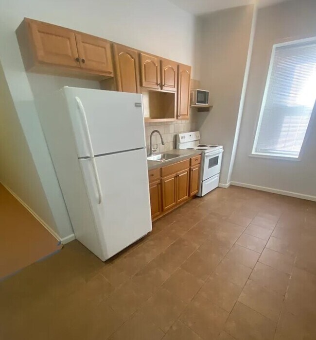 Foto del edificio - 4523 Pulaski Ave
