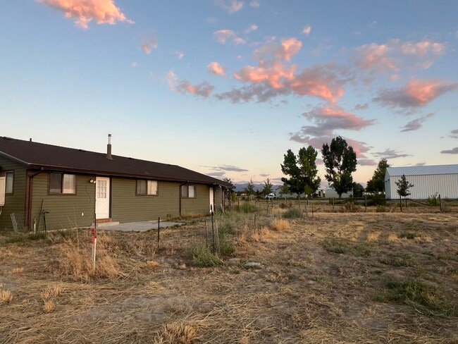 Building Photo - 697 Diamondback Dr