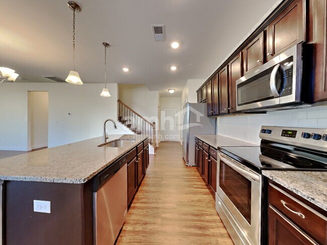 Building Photo - 145 Twin River Dr