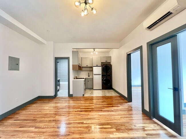 Foto del edificio - 52 Monitor St