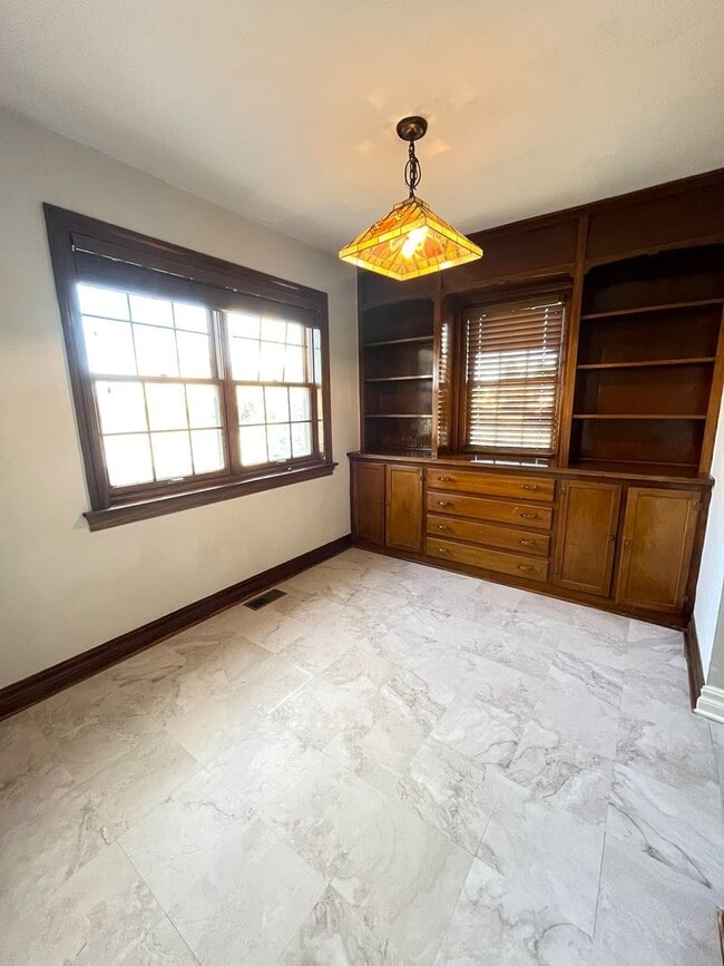 Building Photo - Large 3 Bed 1 Bath