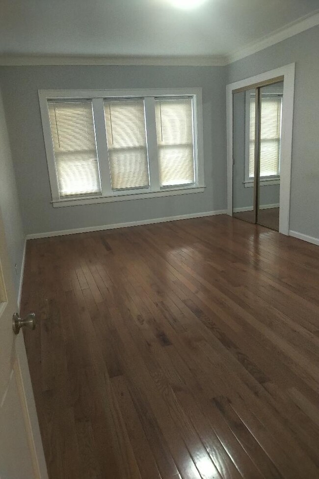 Main Room - 6108 W Addison St