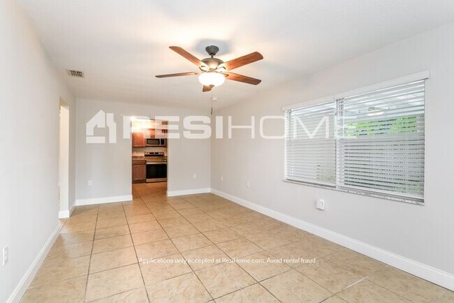 Building Photo - "Welcome Home! Get 1 month FREE RENT when ...