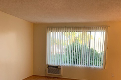 Bedrm - 615 W Dryden St