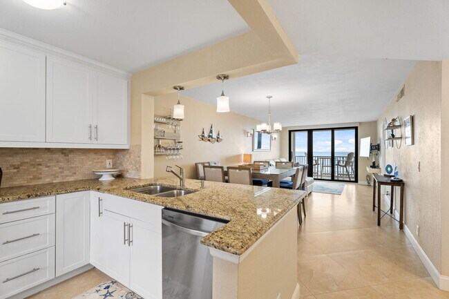 Building Photo - 7380 S Ocean Dr