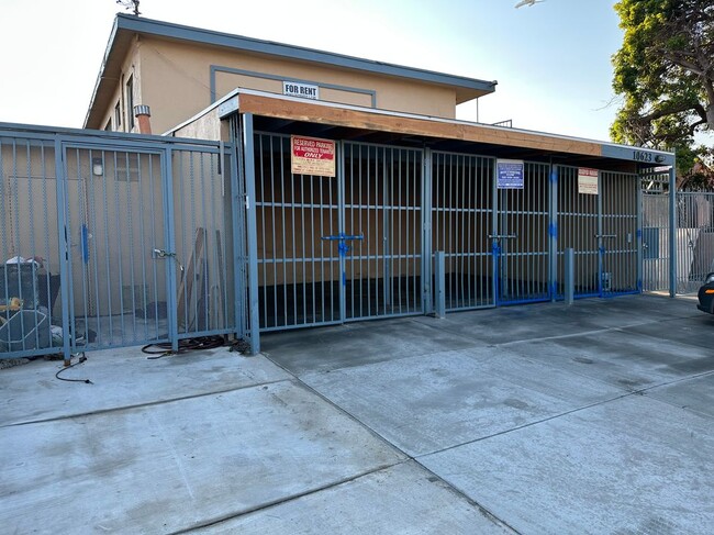 Building Photo - 10623 S Budlong Ave