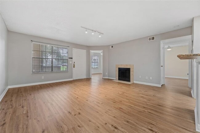 Building Photo - 370 Lake Placid Ct