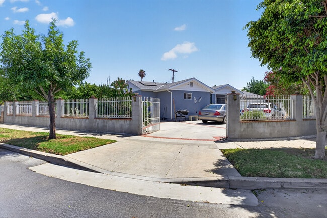 Building Photo - 14243 Community St