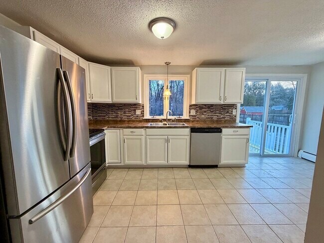 Foto del edificio - 22 Simpson Cir