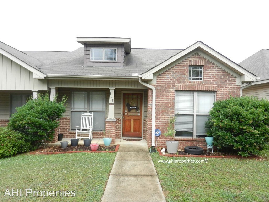 175 Apricot Ln, Calera, AL 35040 House Rental in Calera, AL