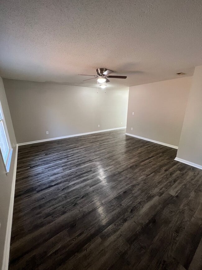 Building Photo - Upgraded 2 Bedroom Duplex (Monroe/Historic District)