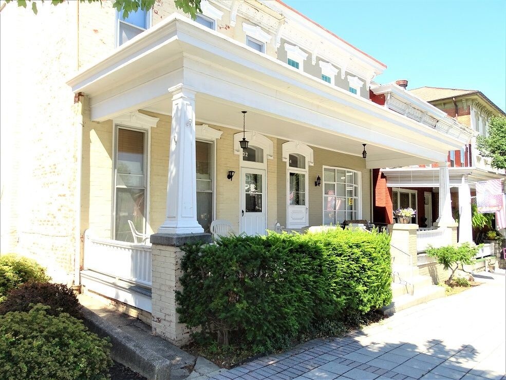 Primary Photo - 32 W Main St