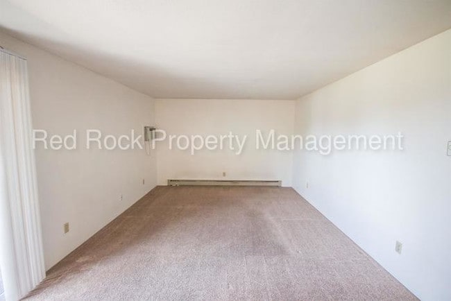 Building Photo - 107 E Hattie Ave