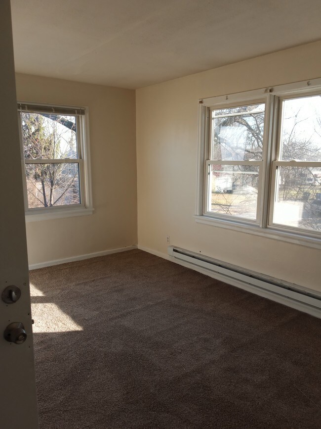 Building Photo - 257 Valleyview Dr