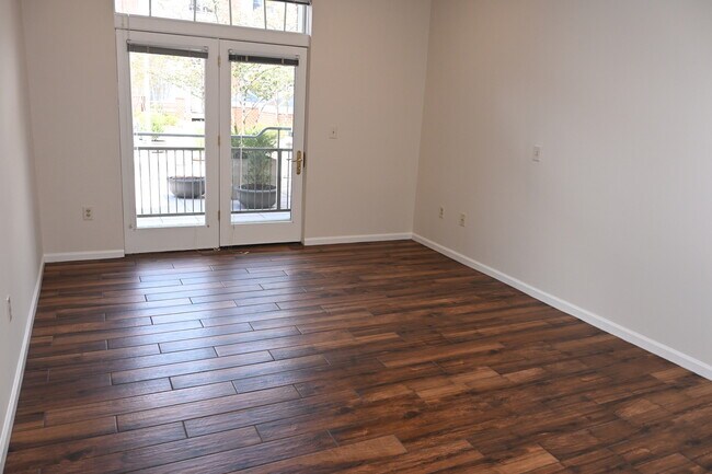 Foto del edificio - 309 Holland Ln