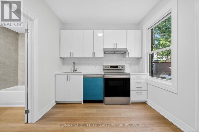 Building Photo - 104 Carrick Ave