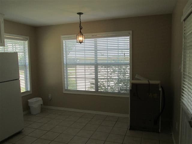 Building Photo - 629 S Barnett Springs St