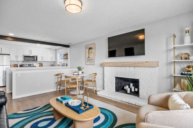 Foto del edificio - Modern 2BR Suite – Newly Furnished, Pet-Fr...