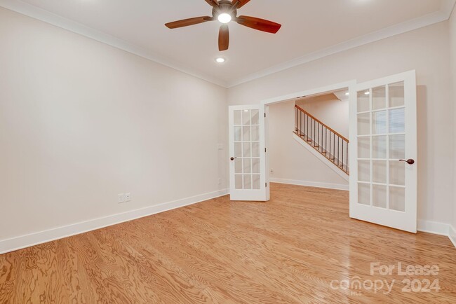 Foto del edificio - 5201 Valley Stream Rd