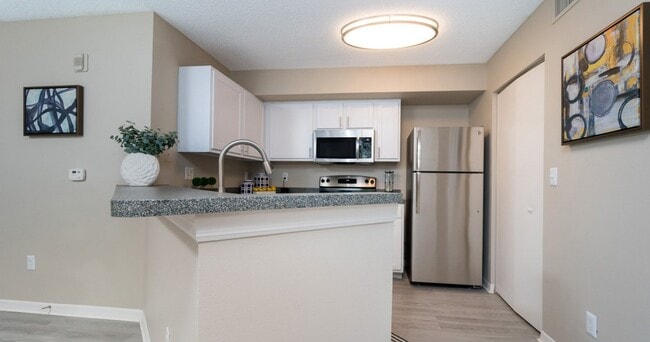 Building Photo - Lakes at North Port Apartments