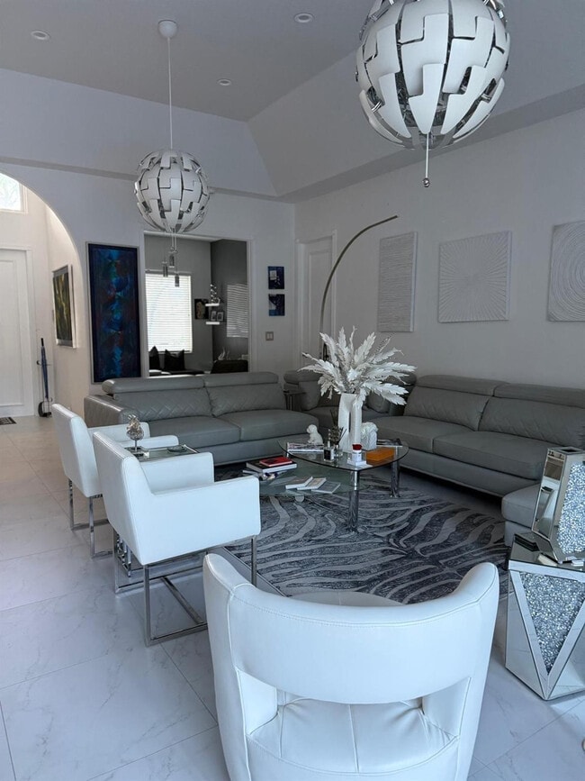 Building Photo - 830 Bailey St