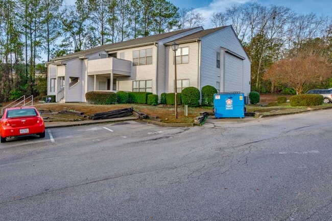 Building Photo - Charming 2 bedroom, 2 bathroom home locate...