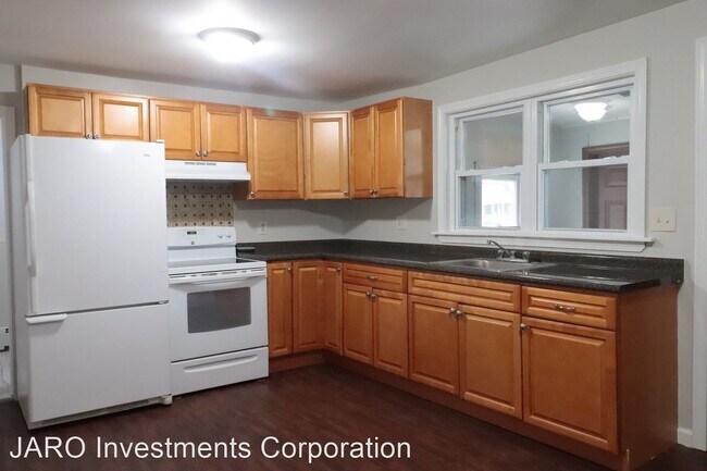 Building Photo - 4 br, 1 bath House - 27 Julius St.