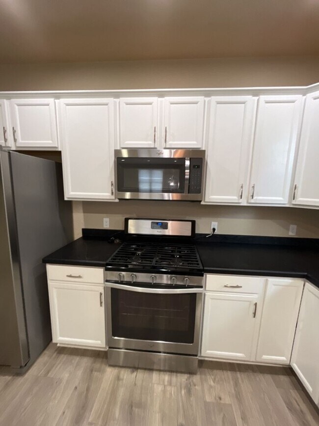 Foto del edificio - 44 Ranch 5 Bed, 3 Bath Home