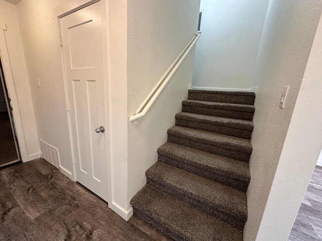 Foto del edificio - For Lease | 3 Bed, 2.5 Bath |1,688 Sq Ft |...