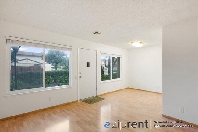 Foto del edificio - 4902 Lowry Rd