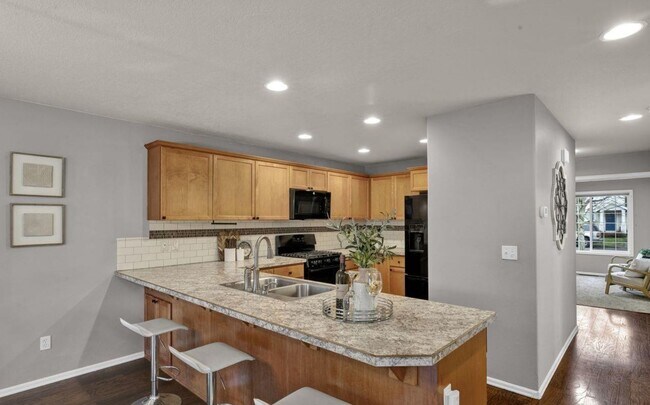 Foto del edificio - Beautiful 4 Bedroom Home in Desirable Willamette Landing!!