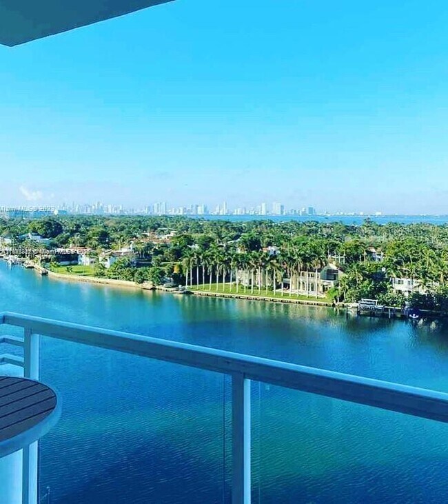 Foto del edificio - 5600 Collins Ave