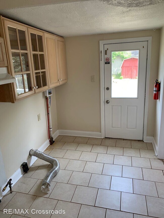 Building Photo - 2 br, 1 bath House - 211 17th
