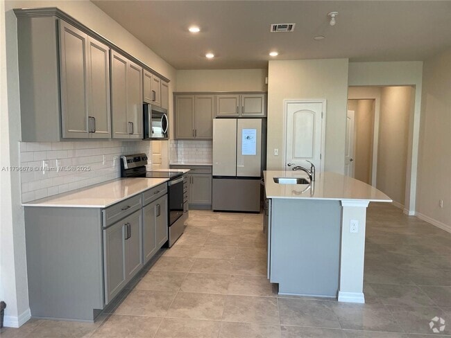 Building Photo - 2151 Appleton Cir S
