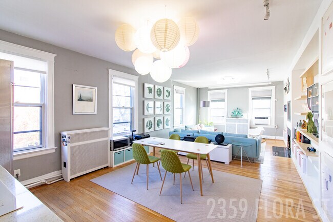 living room - 2359 Flora St