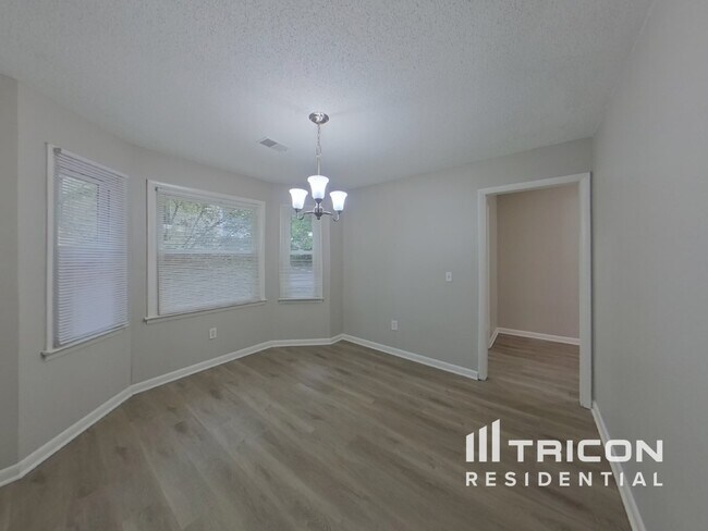 Foto del edificio - 225 Holmsbury Rd