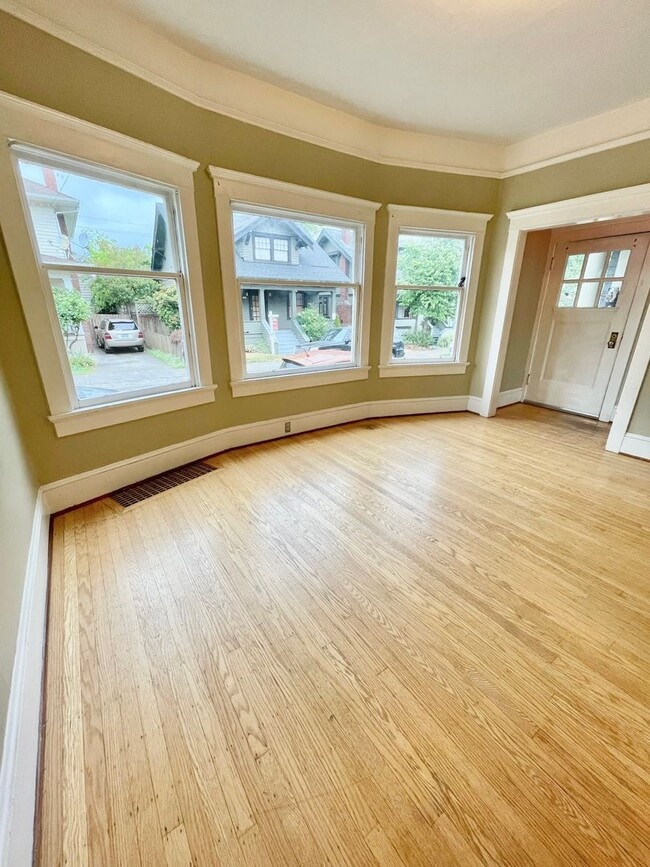 Photo - Lovely 1+ Bedroom Apt in Old-Portland Building off of Hawthorne