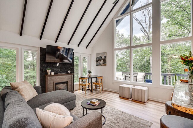 Foto del edificio - 241 Wildcat Dr