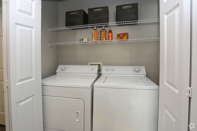1BR, 1BA - 880 SF - Retreat at Park Meadows