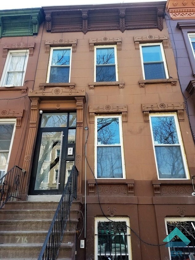 Primary Photo - 716 Madison St