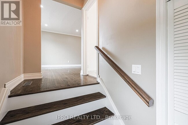 Photo du bâtiment - 52 Dellbrook Crescent