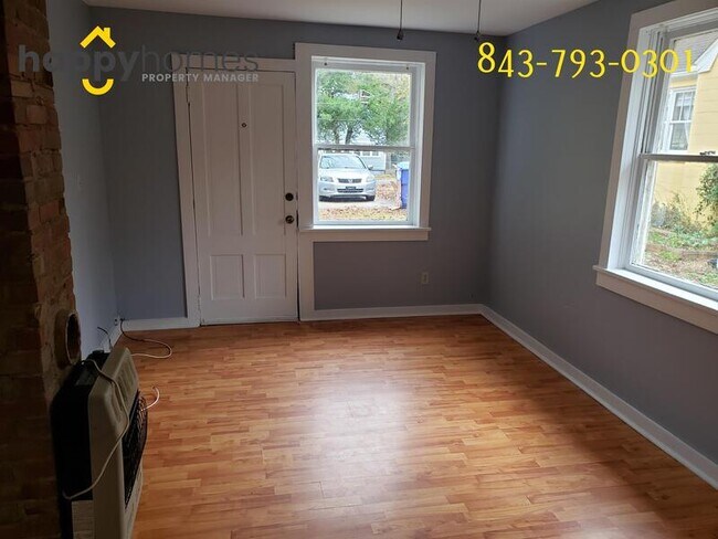 Building Photo - 31 Oak Forest Dr