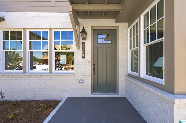 Building Photo - 1109 Windsor Sq