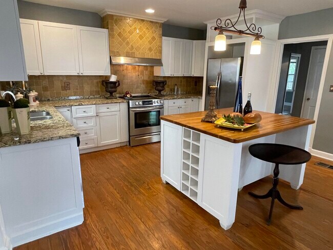 Foto del edificio - 3652 Poplar Ave