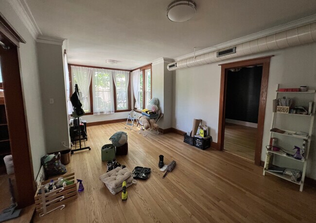Foto del edificio - 3305 W Sunnyside Ave