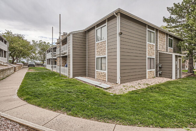Building Photo - Spacious 1,177 sq ft 3-Bed / 2-Bath Condo ...