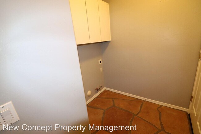 Building Photo - 4 br, 2 bath House - 5533 W Carriage Dr