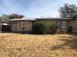 Building Photo - 1109 S Crockett Dr