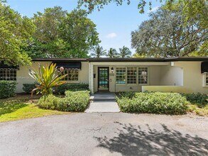 Building Photo - 9310 SW 70th Ave